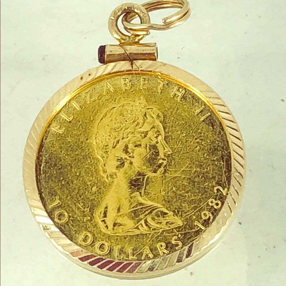 EUC Canadian 10 Dollar Queen Coin Pendant